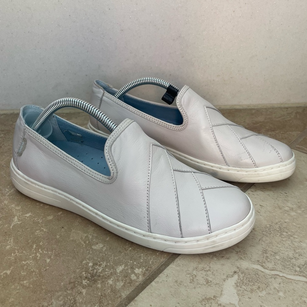 Cloud slip-on shoes size 8